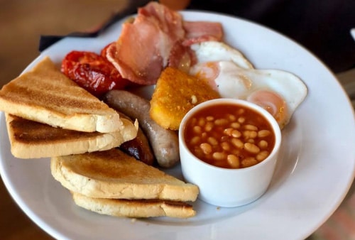 cafe-breakfast full English breakfast in bell plantation cafe